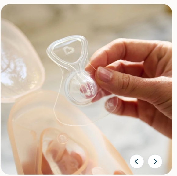 Munchkin Flow Nipple Shield Set Size S 16mm with Travel Case - Picture 4 of 7